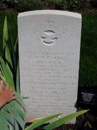 Klagenfurt War Cemetery - Evans, Robert Sydney